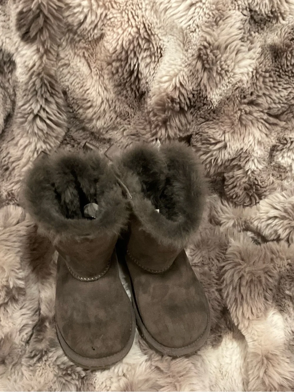 UGG Kid’s Gray Bailey Bow Short Suede Boots